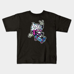 Cupcake skateboard Kids T-Shirt